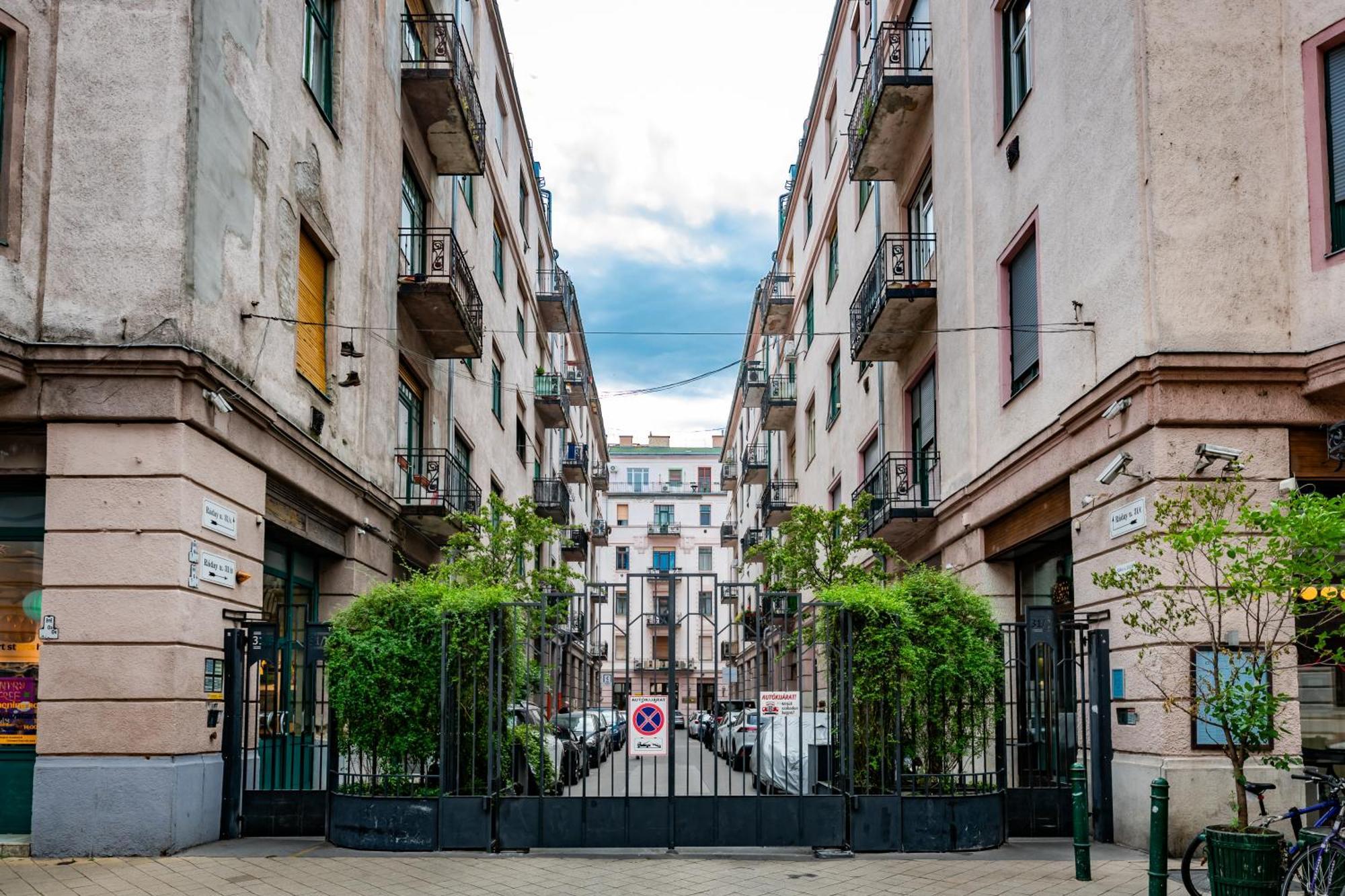 Jungle Aesthetics Downtown Apartman Aircon And Garage Parking Budapest Budapeste Exterior foto