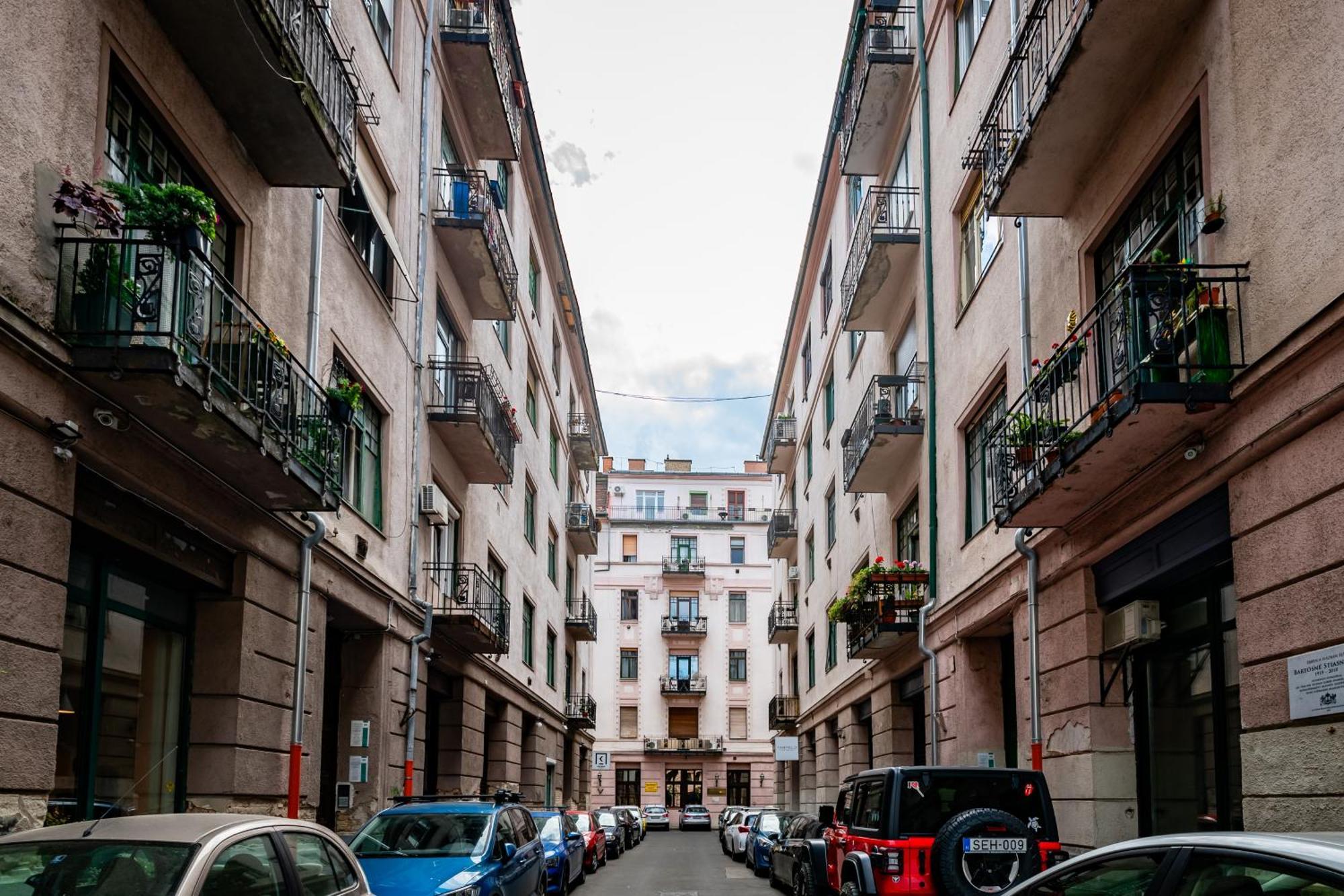 Jungle Aesthetics Downtown Apartman Aircon And Garage Parking Budapest Budapeste Exterior foto